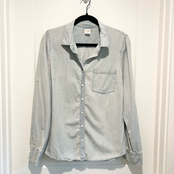 J. Crew Perfect Shirt Chambray Button Down 100% Cotton Light Wash Size M - Picture 3 of 7